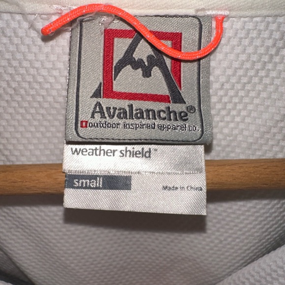 Avalanche wind breaker size small - Picture 3 of 4